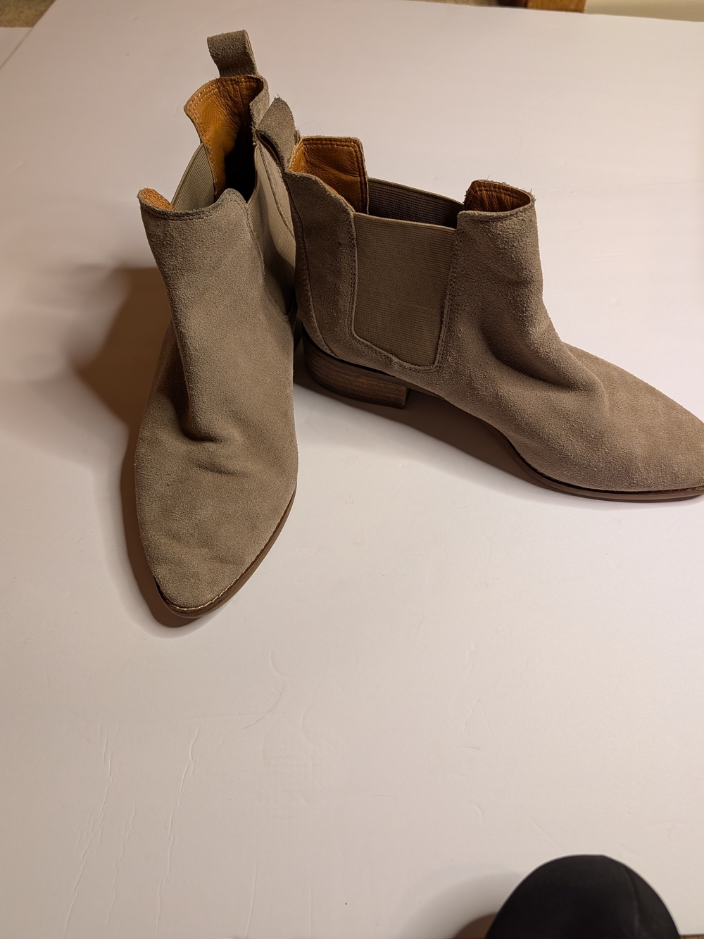 Lucky Brand Lufti Taupe Suede Chelsea Ankle Boots Women’s Size 10M